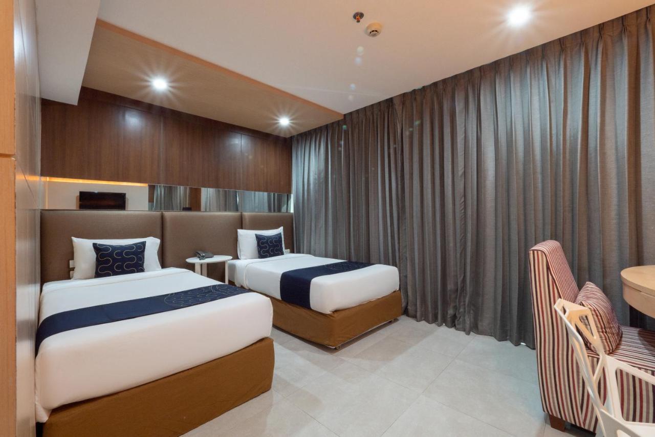 Capital O 1088 Golden Dragon Beach Resort バーンラムン エクステリア 写真
